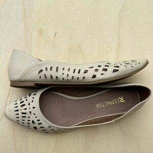 Beige Flats with Pointed Toe